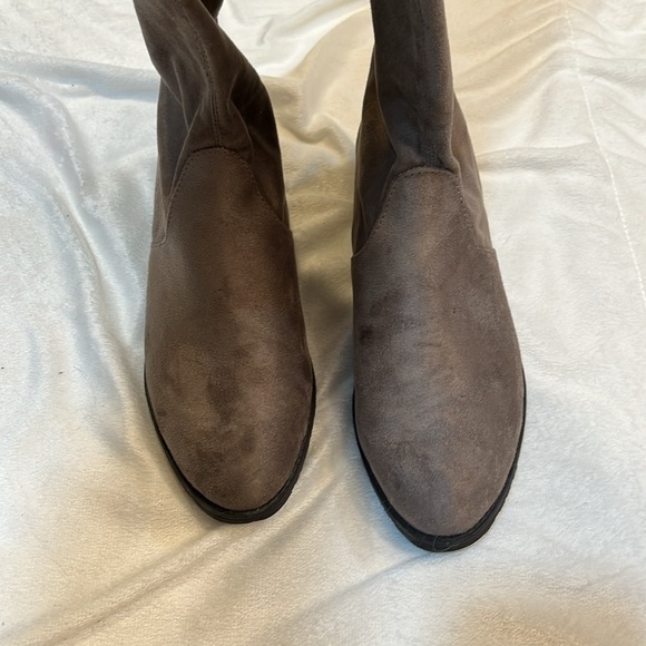 Unisa Adivan Over The Knee Boots Taupe Faux Suede Size 71/2 M - Picture 3 of 11